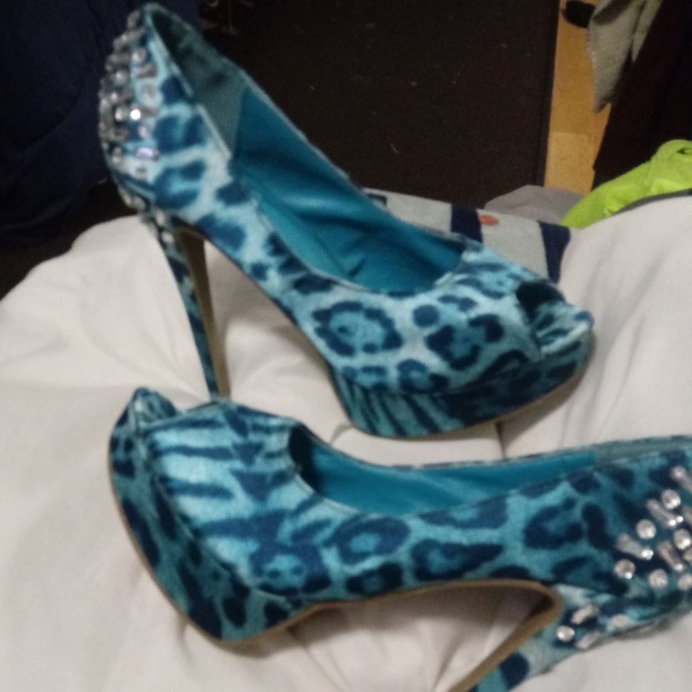 Deb cheetah print high heels w/ silver gems